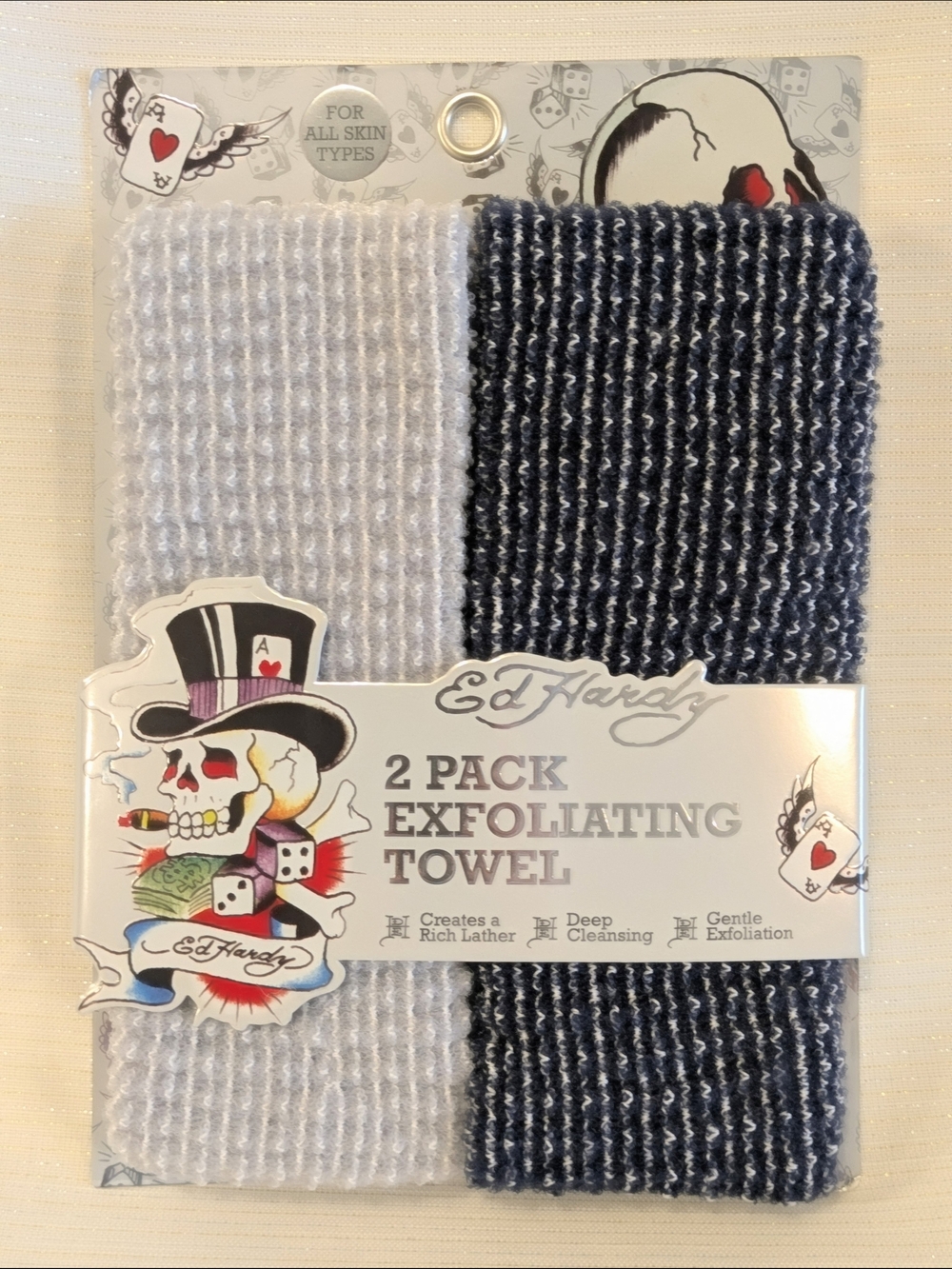 Ed Hardy 2-Pack Exfoliating Towels in Light Gray and Navy